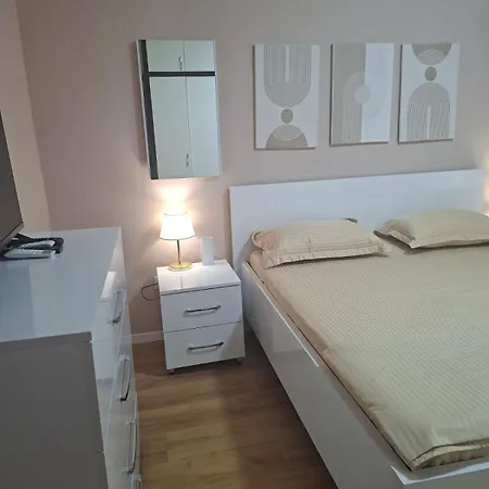 Ideal Location Near Blloku Appartement Tirana